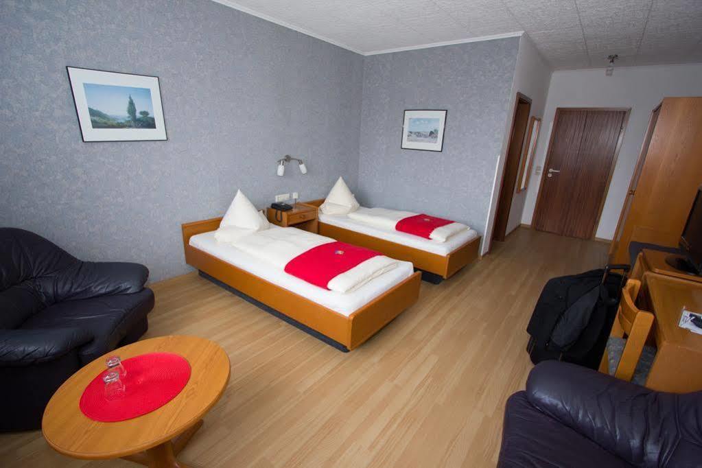 Hotel Sonnenkeller Neu-Ulm Exteriör bild