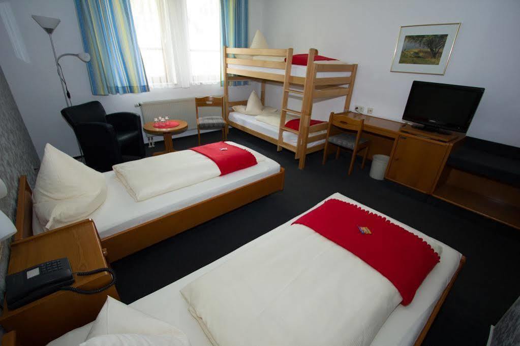 Hotel Sonnenkeller Neu-Ulm Exteriör bild
